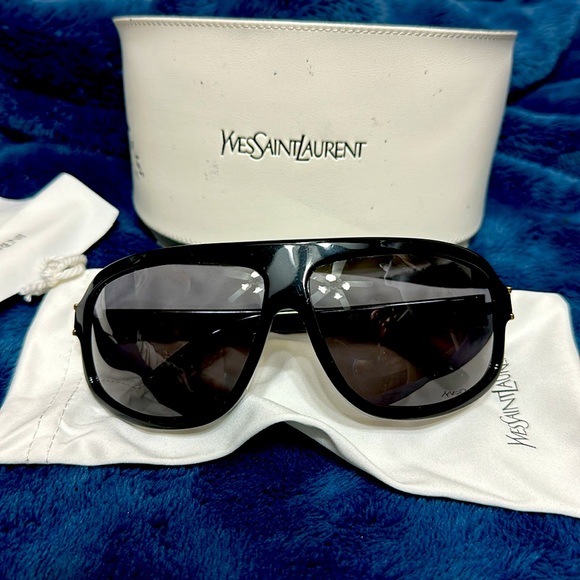 Men’s wraparound black lens YvesSaintLaurent sunglasses - Picture 3 of 10